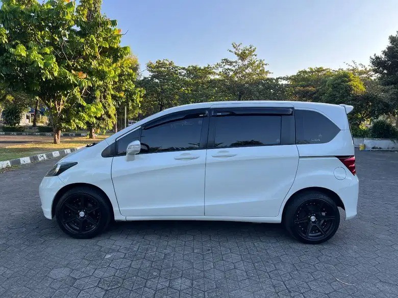 2010 Honda Freed  EA/T 2010 Honda Freed  EA/T