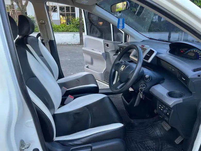 2010 Honda Freed  EA/T 2010 Honda Freed  EA/T