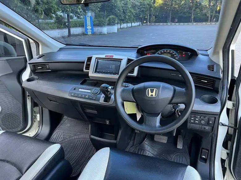 2010 Honda Freed  EA/T 2010 Honda Freed  EA/T