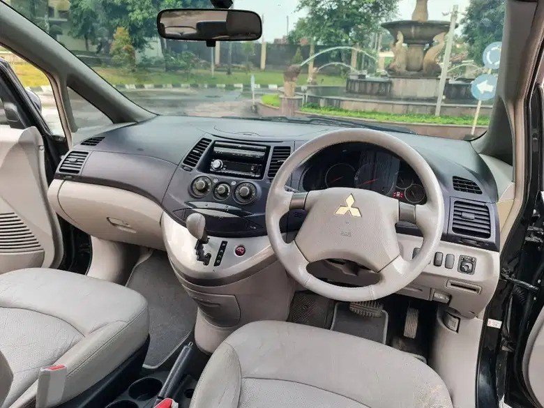 2006 Mitsubishi Grandis  GLS 2.4L AT 2006 Mitsubishi Grandis  GLS 2.4L AT