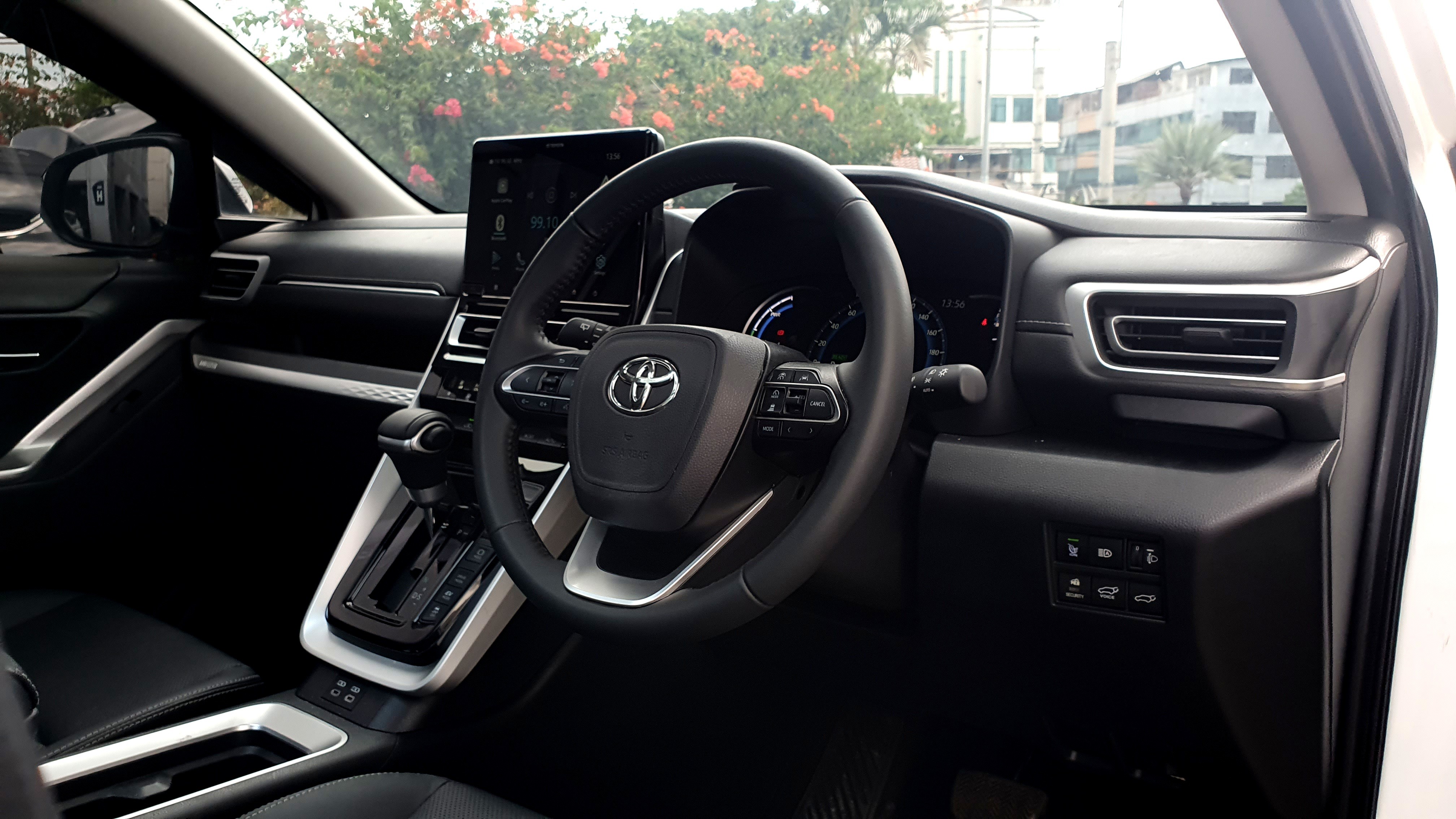 2024 Toyota Kijang Innova Zenix Hybrid EV 2024 Toyota Kijang Innova Zenix Hybrid EV