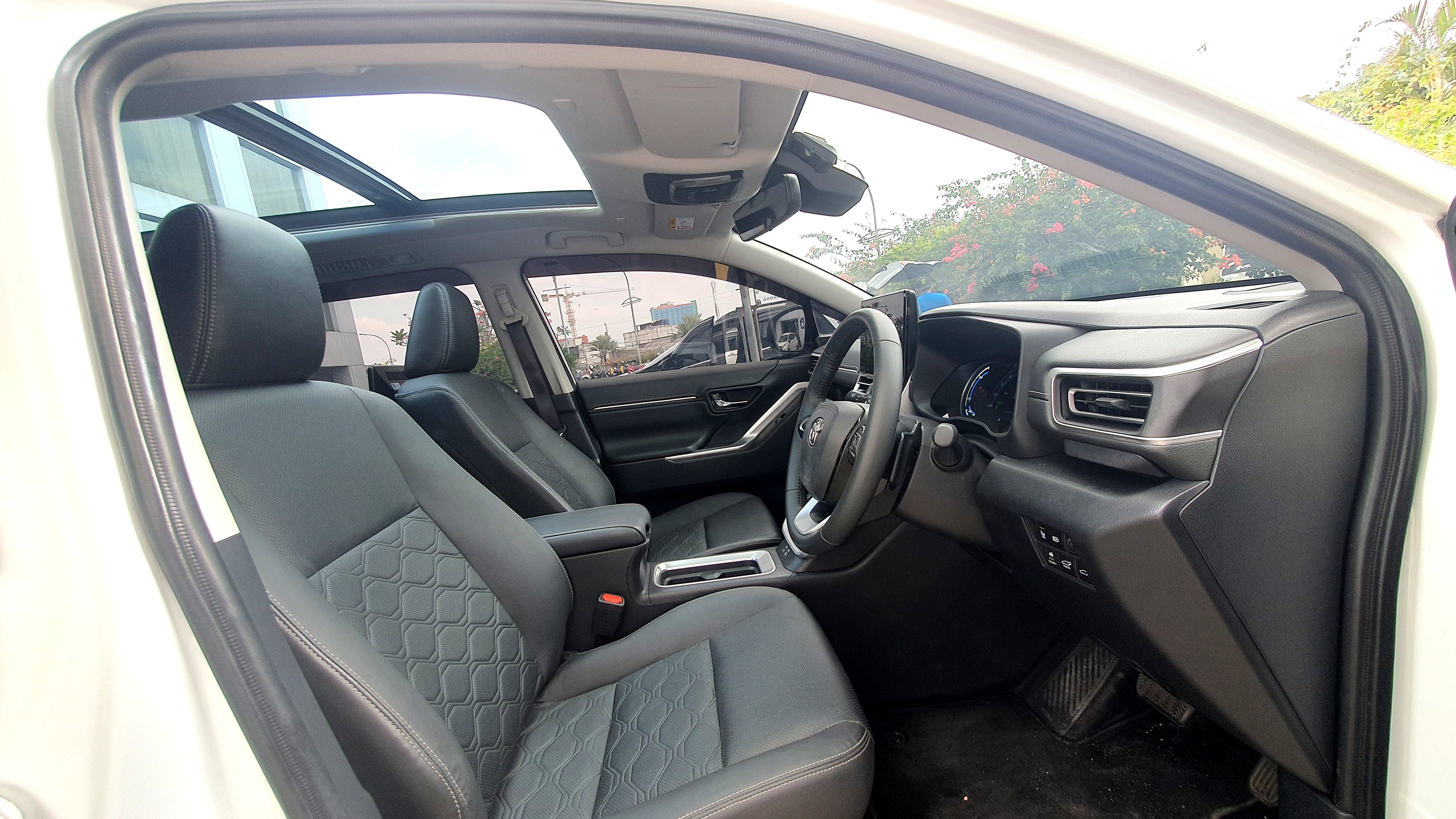 2024 Toyota Kijang Innova Zenix Hybrid EV 2024 Toyota Kijang Innova Zenix Hybrid EV