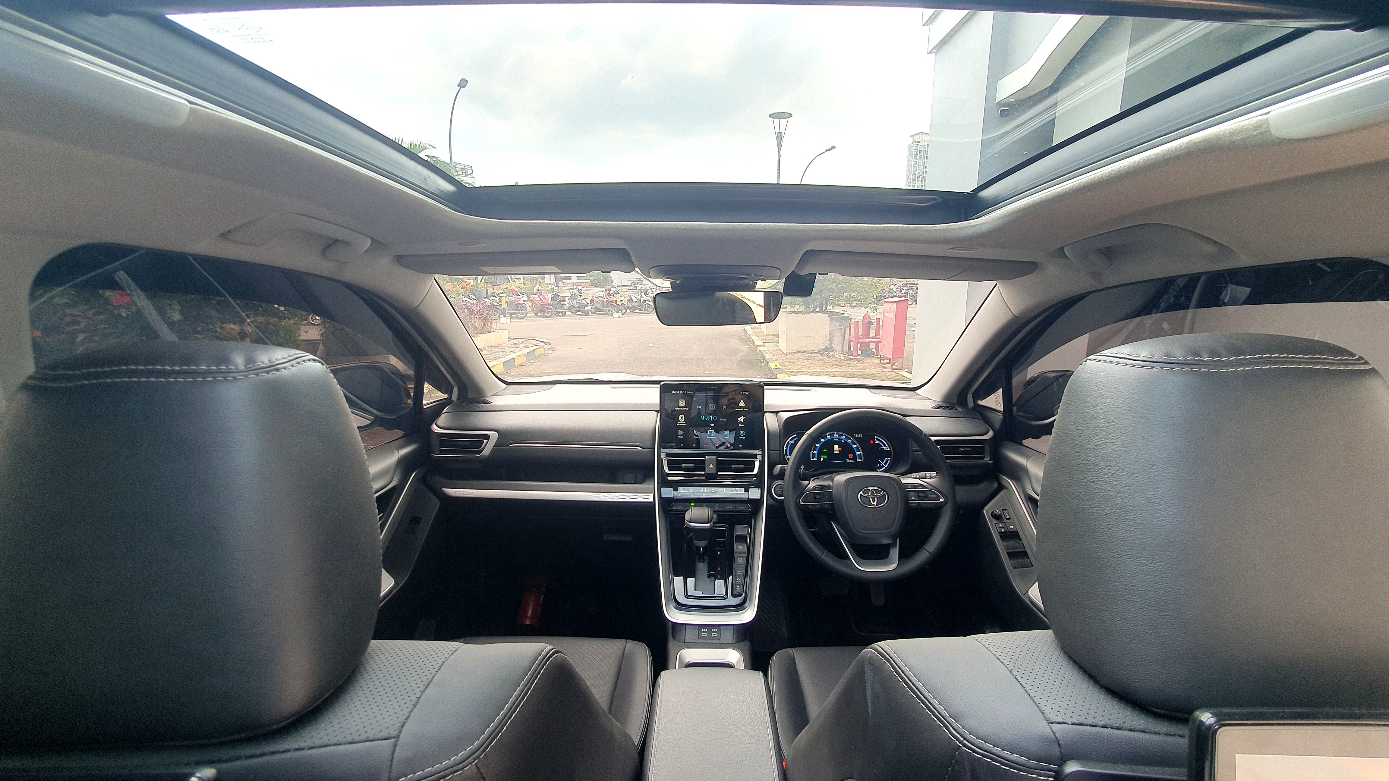 2024 Toyota Kijang Innova Zenix Hybrid EV 2024 Toyota Kijang Innova Zenix Hybrid EV