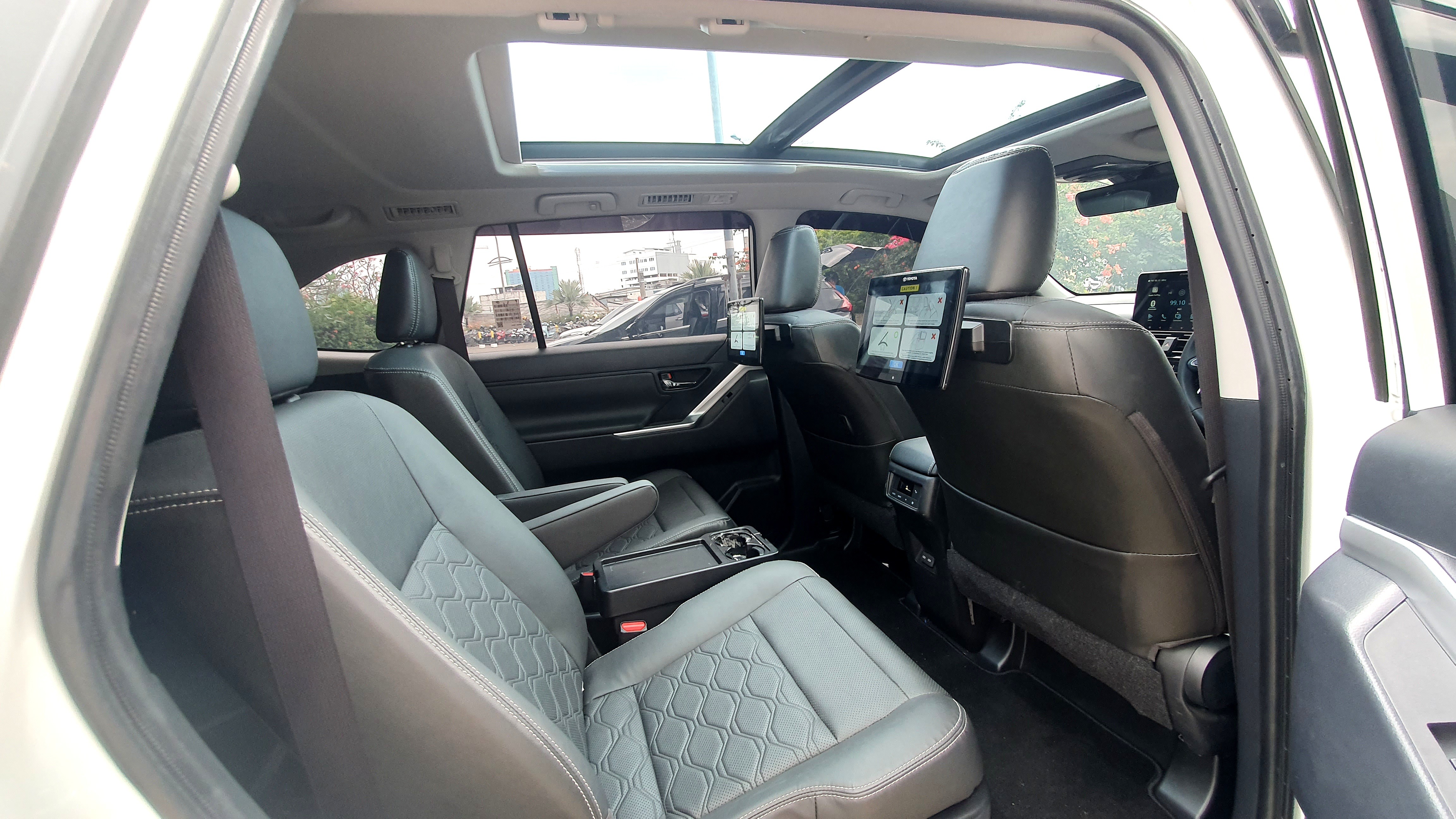 2024 Toyota Kijang Innova Zenix Hybrid EV 2024 Toyota Kijang Innova Zenix Hybrid EV