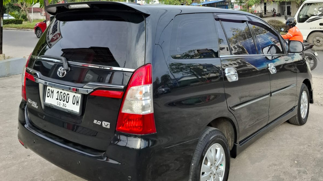 2013 Toyota Innova 2013 Toyota Innova