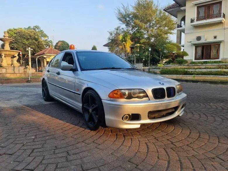 1999 BMW 3 Series Sedan  318iAt 1999 BMW 3 Series Sedan  318iAt