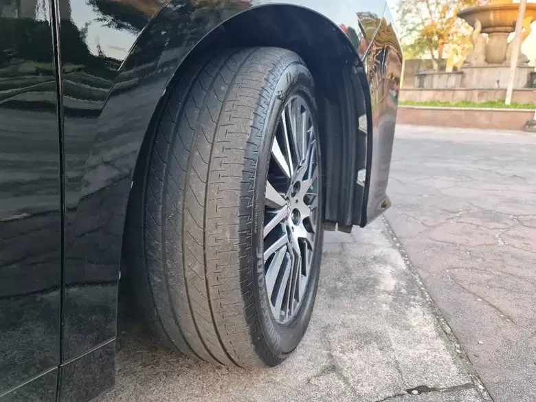 2015 Toyota Alphard  2.5L SC 2015 Toyota Alphard  2.5L SC