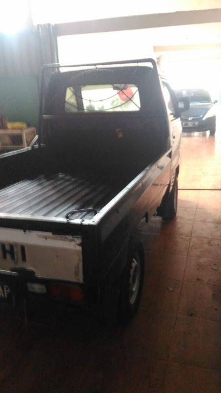 Old 2013 Mitsubishi T120SS STANDARD AND FLAT DECK PU STANDARD AND FLAT DECK PU