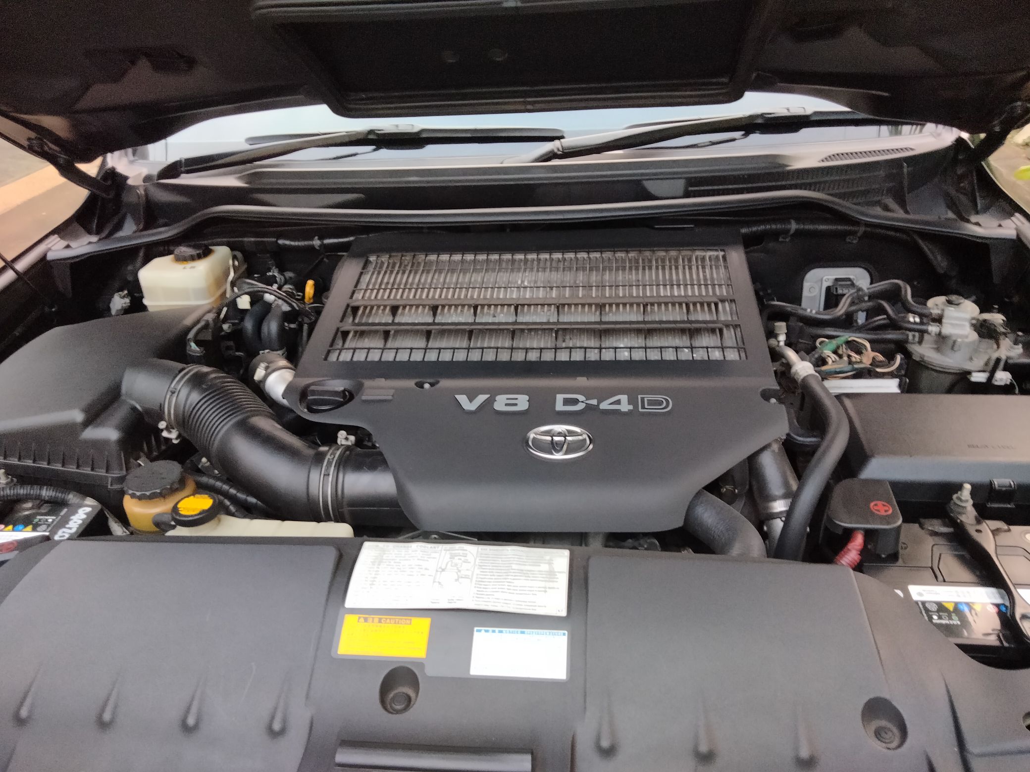 Dijual 2012 Toyota Land Cruiser 4.5L AT V8 4.5L AT V8 Bekas