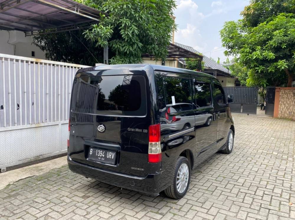 Old 2014 Daihatsu Gran Max MB Minibus 1.3L D Mini Bus MT Minibus 1.3L D Mini Bus MT