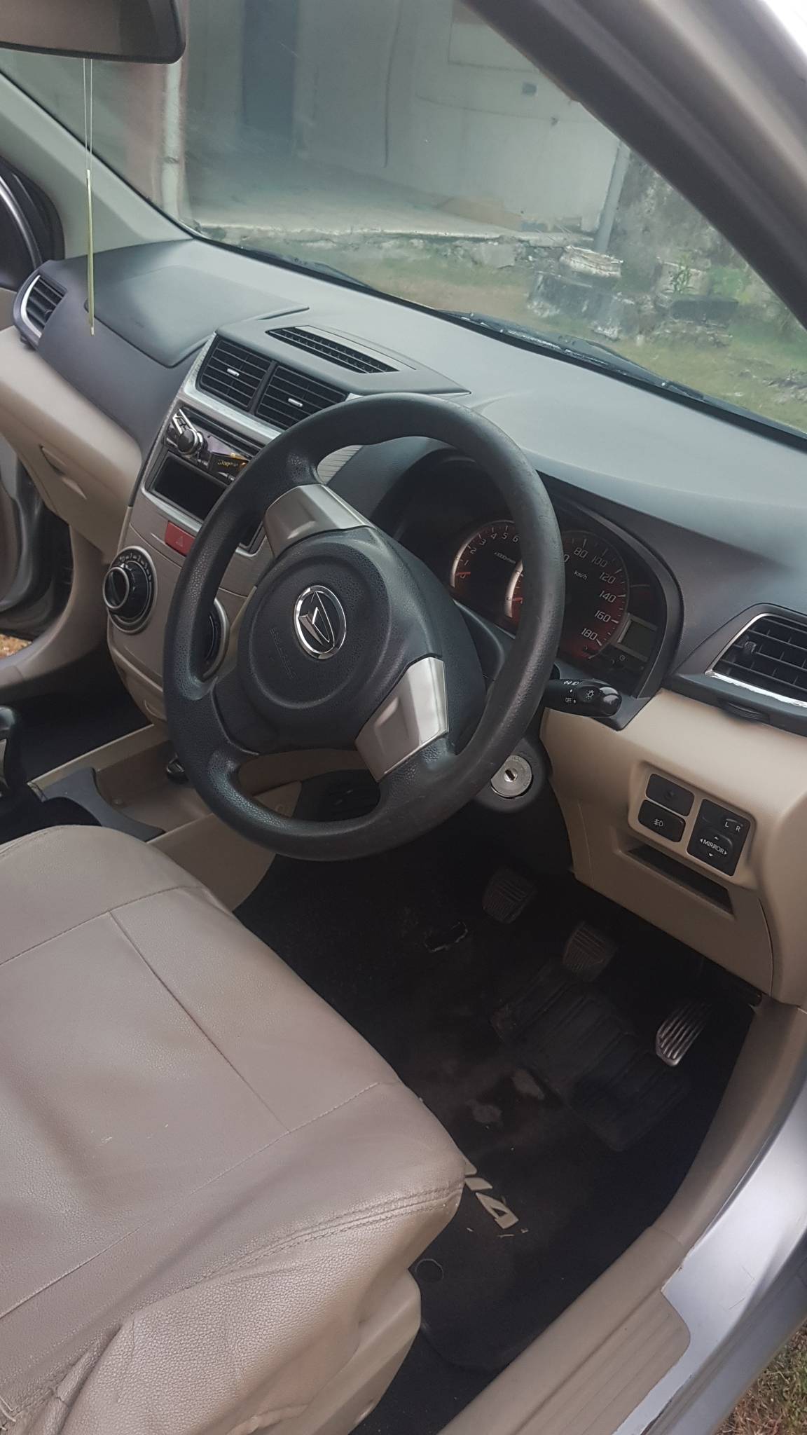 Dijual 2014 Daihatsu Xenia  R 1.3L MT DELUXE R 1.3L MT DELUXE Bekas
