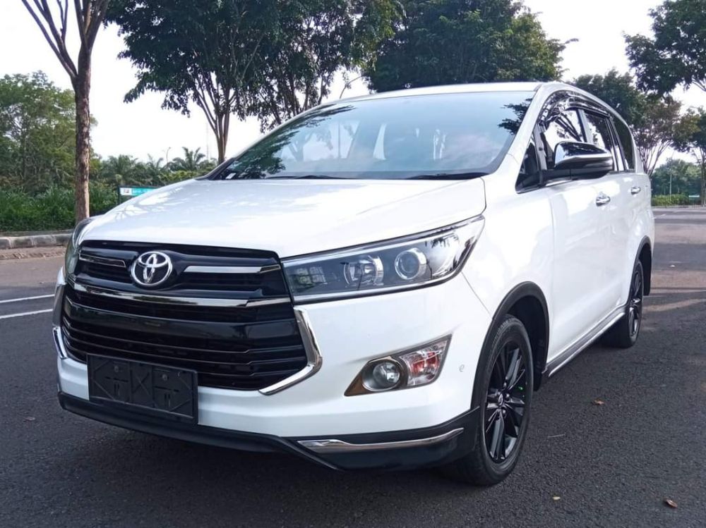 2019 Toyota Kijang Innova REBORN 2.4 Q AT DIESEL VENTURER REBORN 2.4 Q AT DIESEL VENTURER bekas
