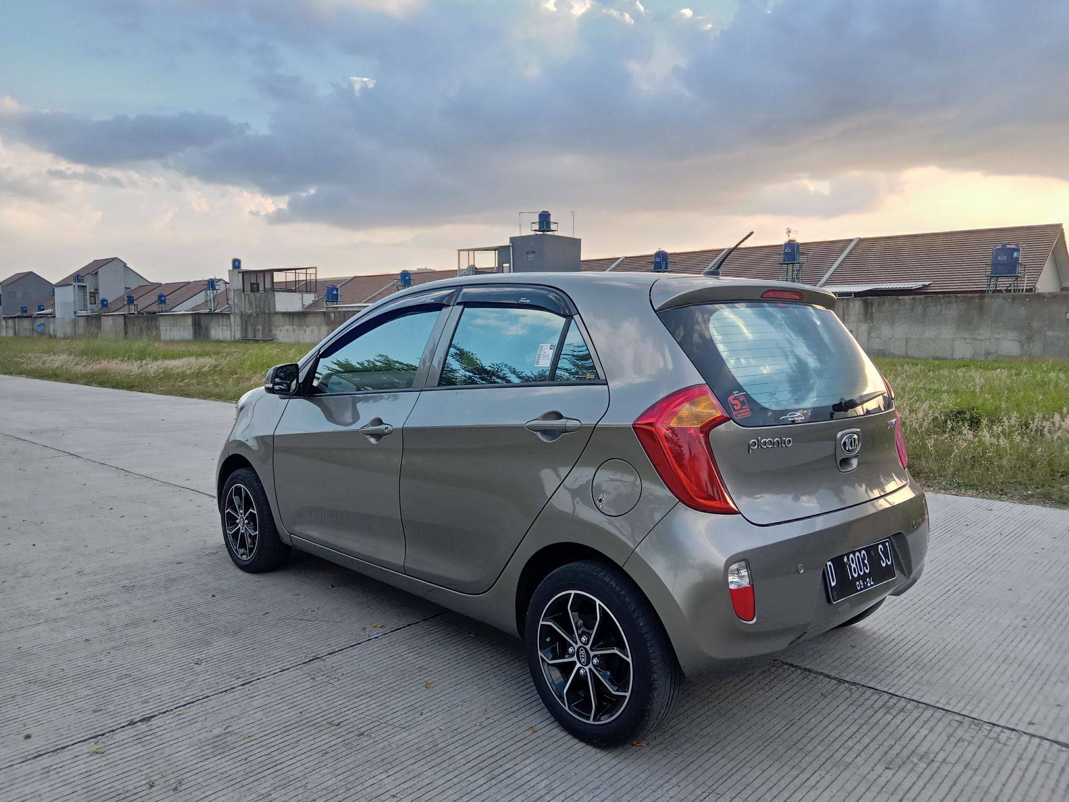 Dijual 2014 KIA Picanto MT STD MT STD Bekas