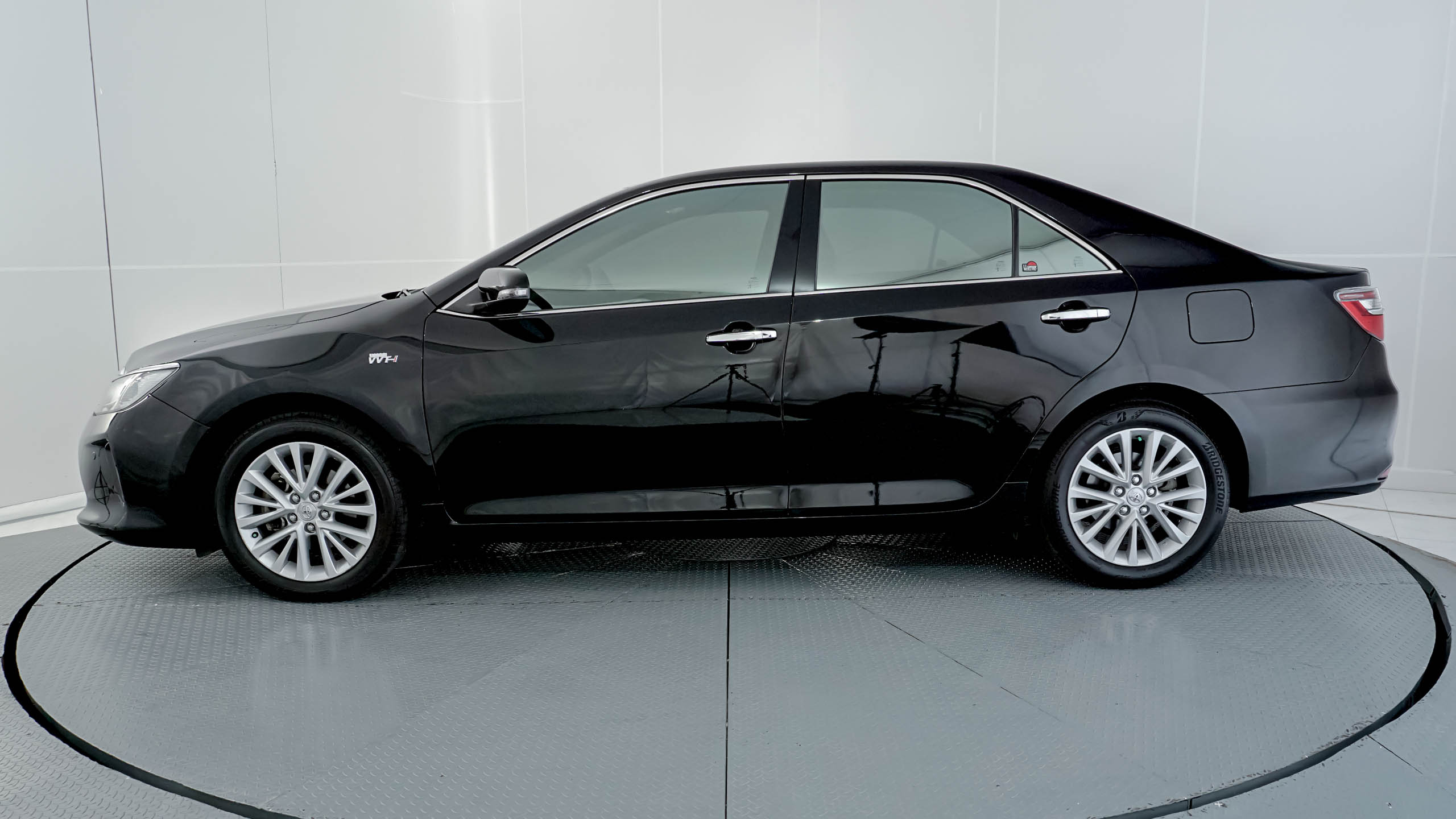 Old 2018 Toyota Camry 2.5 V 2.5 V
