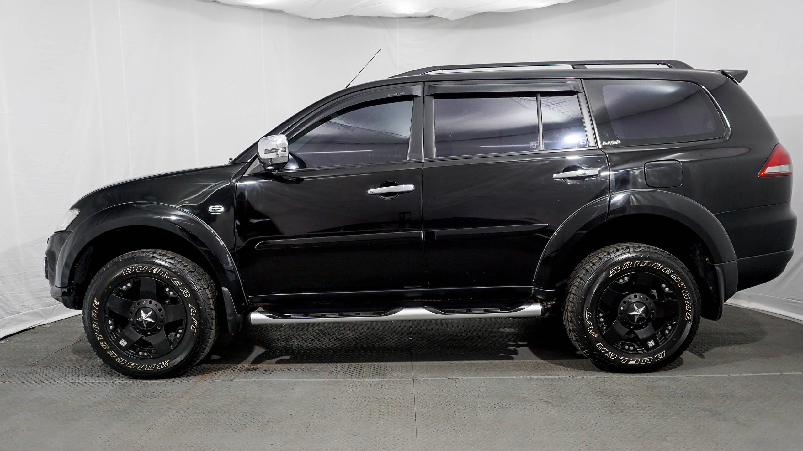 Old 2014 Mitsubishi Pajero Sport  Dakar 4x4 Dakar 4x4