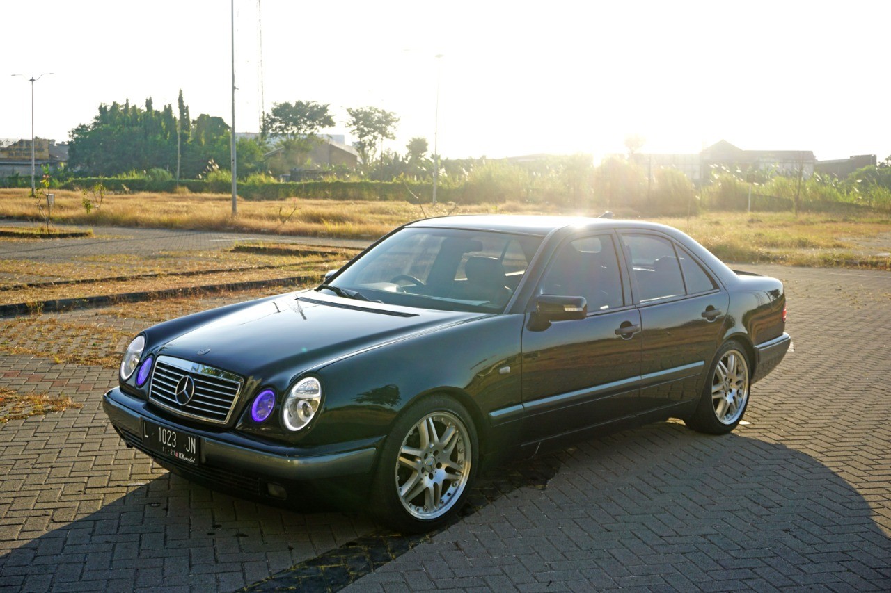 1997 Mercedes Benz E-Class Bekas 1997 Mercedes Benz E-Class Bekas