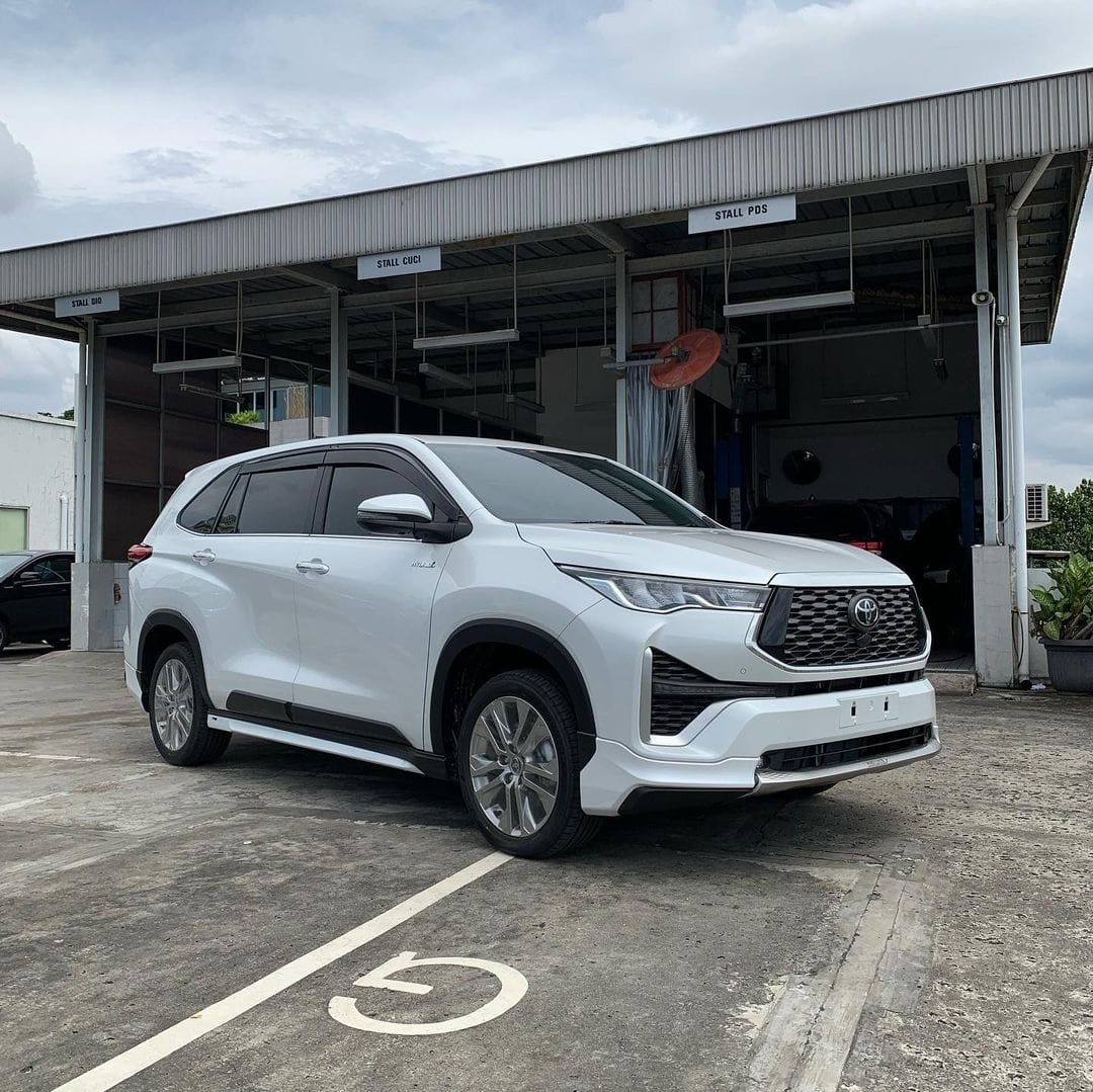 2023 Toyota Kijang Innova Zenix Hybrid EV 2023 Toyota Kijang Innova Zenix Hybrid EV