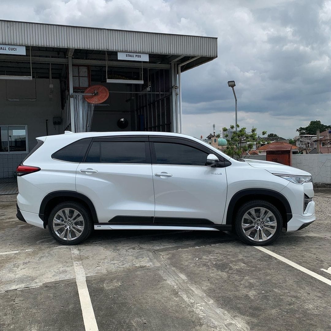 2023 Toyota Kijang Innova Zenix Hybrid EV 2023 Toyota Kijang Innova Zenix Hybrid EV