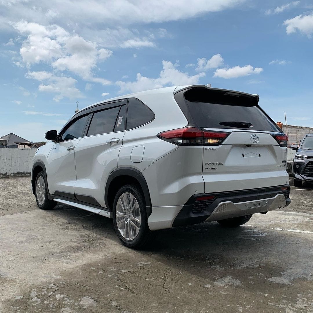 2023 Toyota Kijang Innova Zenix Hybrid EV 2023 Toyota Kijang Innova Zenix Hybrid EV