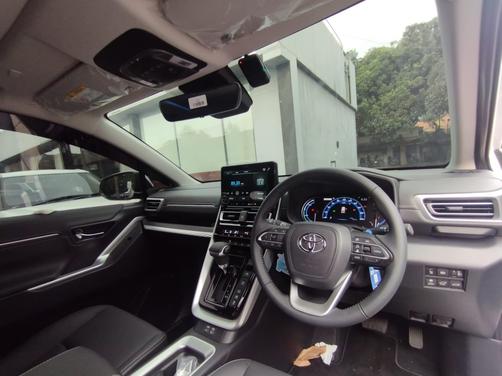 2023 Toyota Kijang Innova Zenix Hybrid EV 2023 Toyota Kijang Innova Zenix Hybrid EV