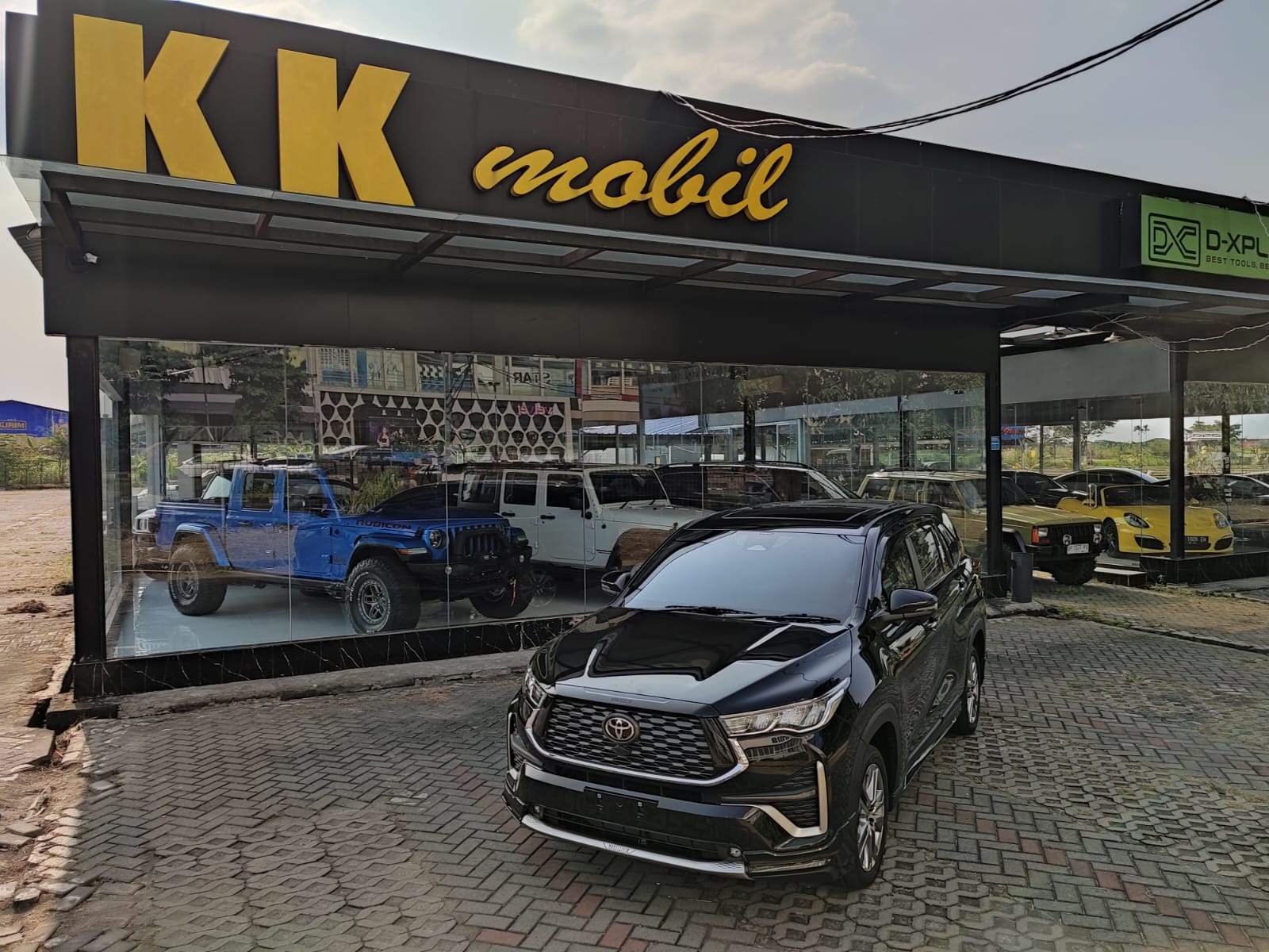 2023 Toyota Kijang Innova Zenix Hybrid EV 2023 Toyota Kijang Innova Zenix Hybrid EV