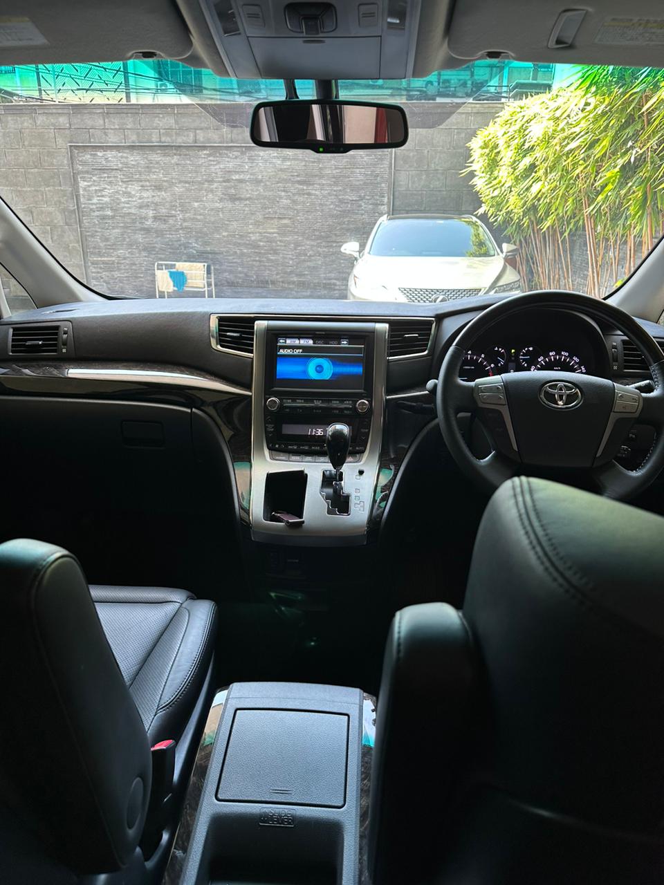 2012 Toyota Vellfire 2012 Toyota Vellfire