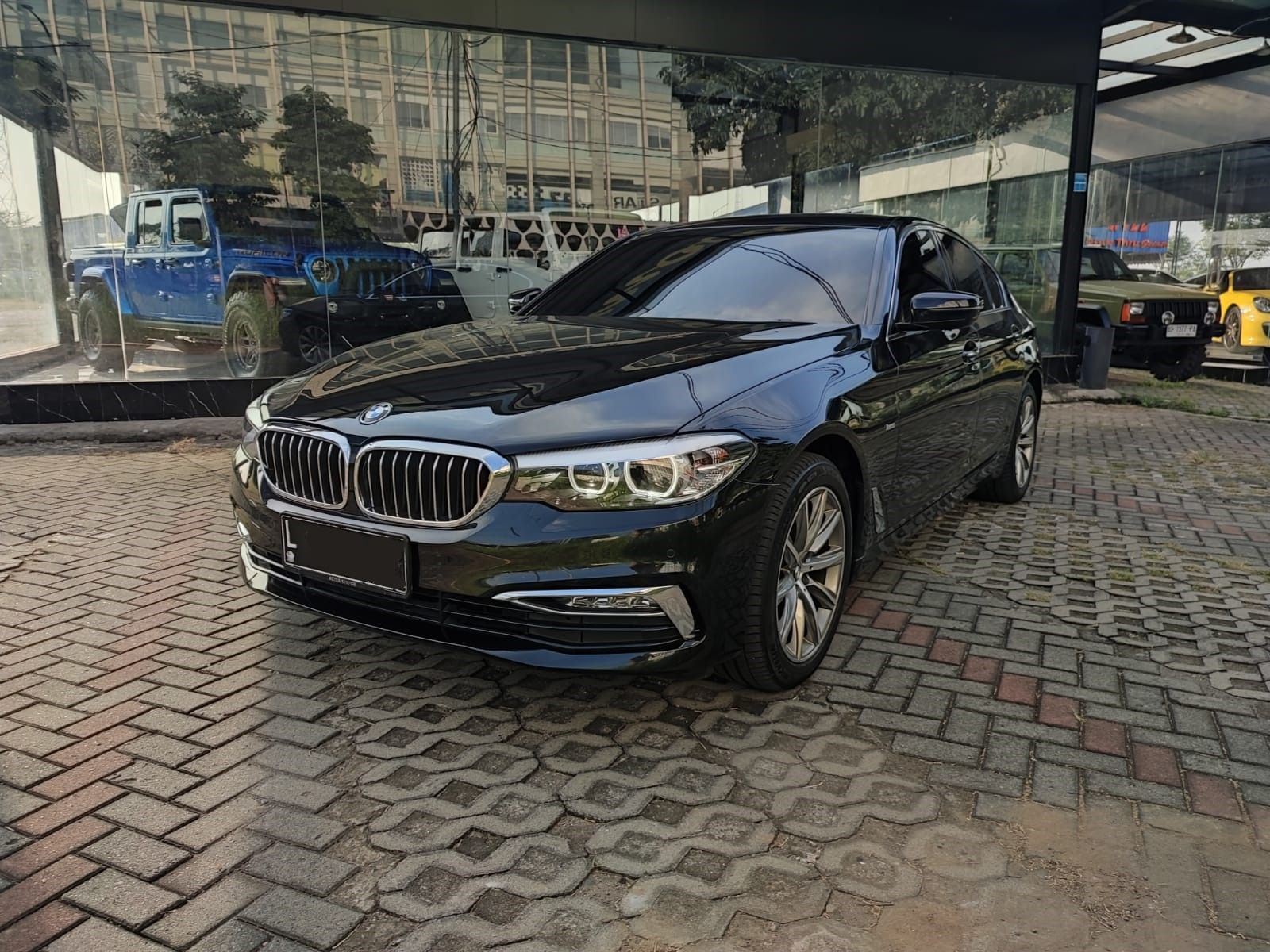 Old 2018 BMW 5 Series Sedan 520i Luxury 520i Luxury