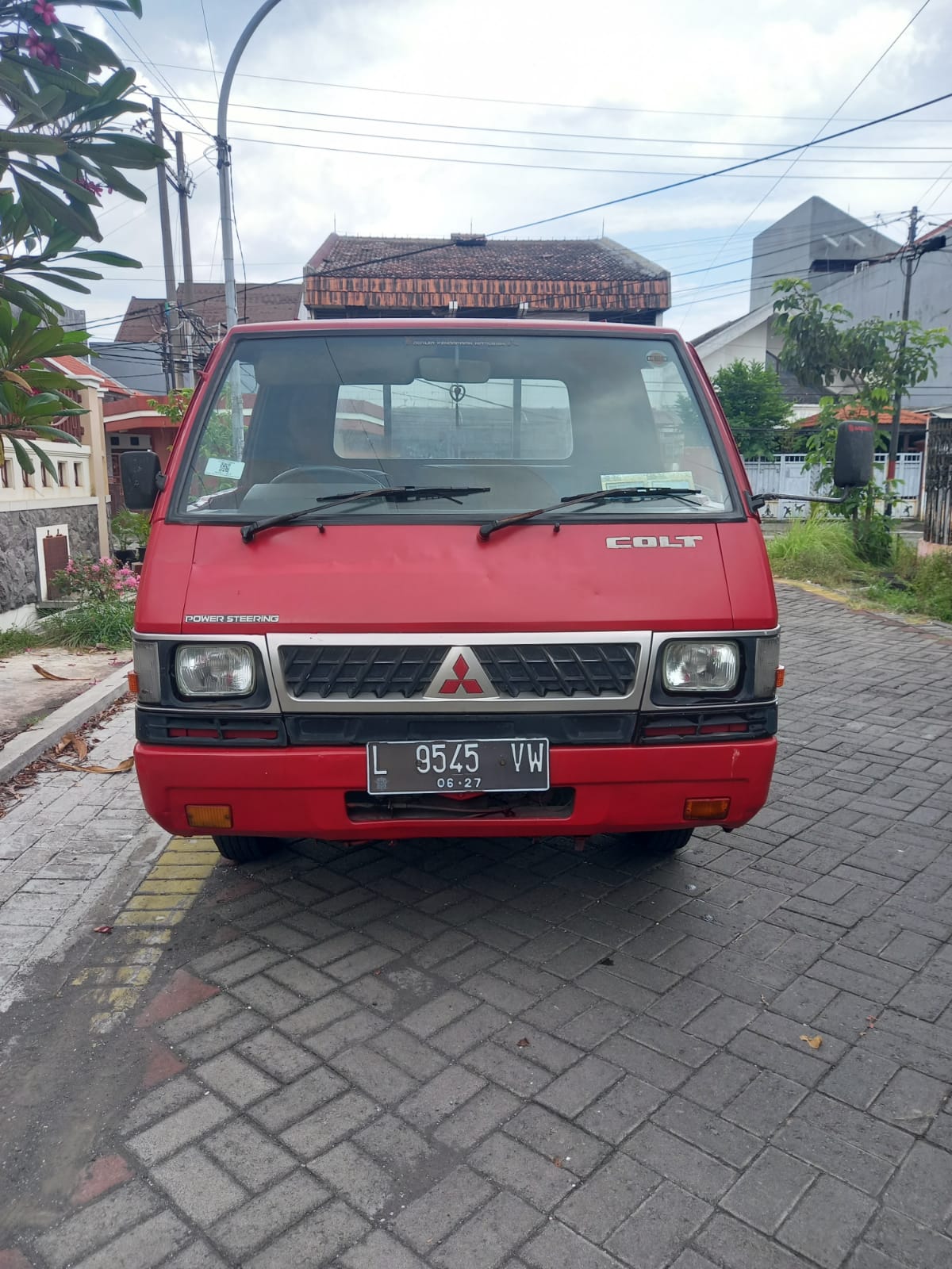 2012 Mitsubishi L300 2012 Mitsubishi L300