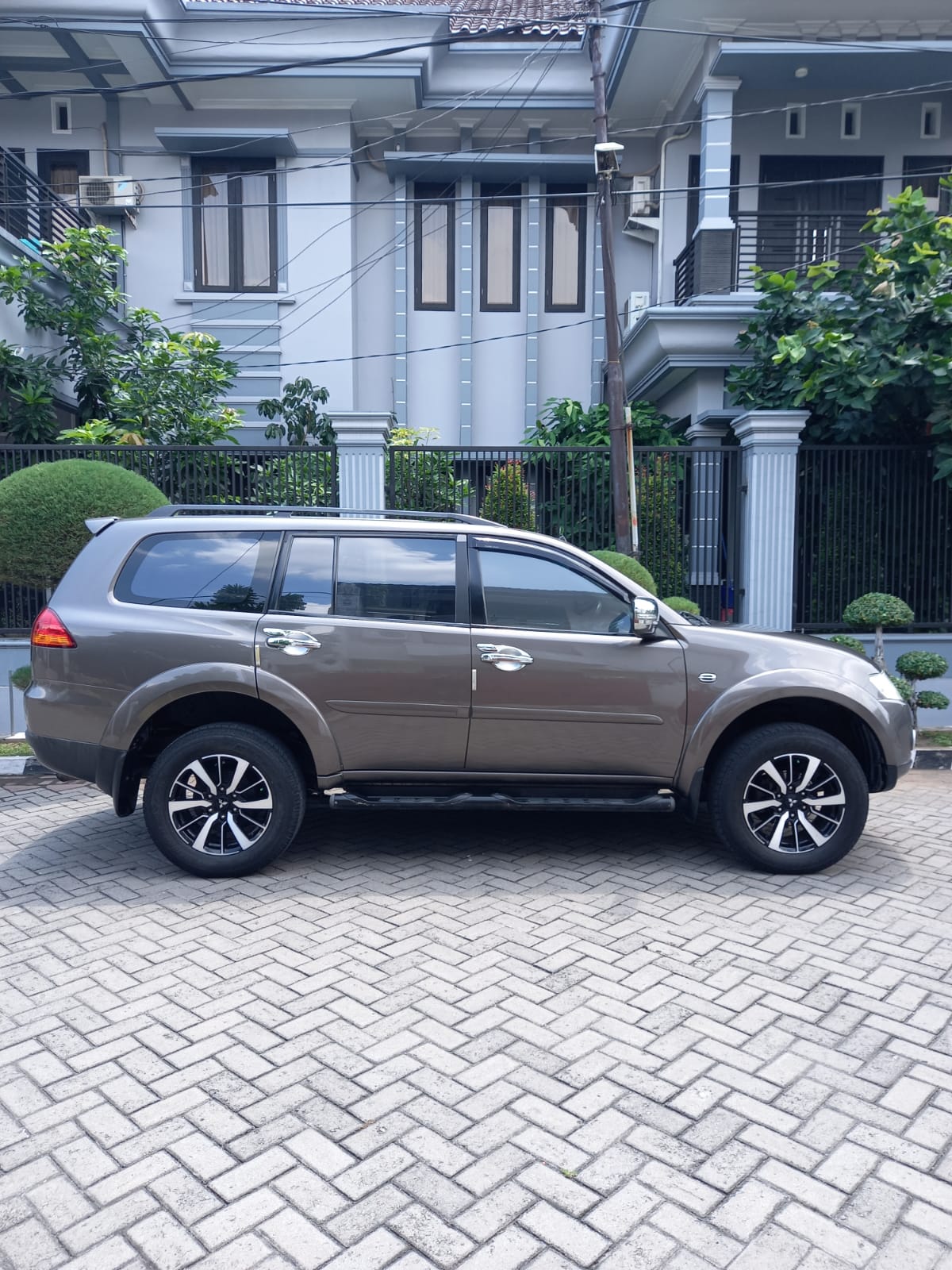 2011 Mitsubishi Pajero Sport  2011 Mitsubishi Pajero Sport