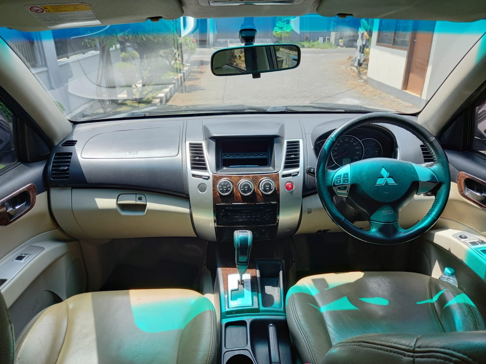 2011 Mitsubishi Pajero Sport  2011 Mitsubishi Pajero Sport