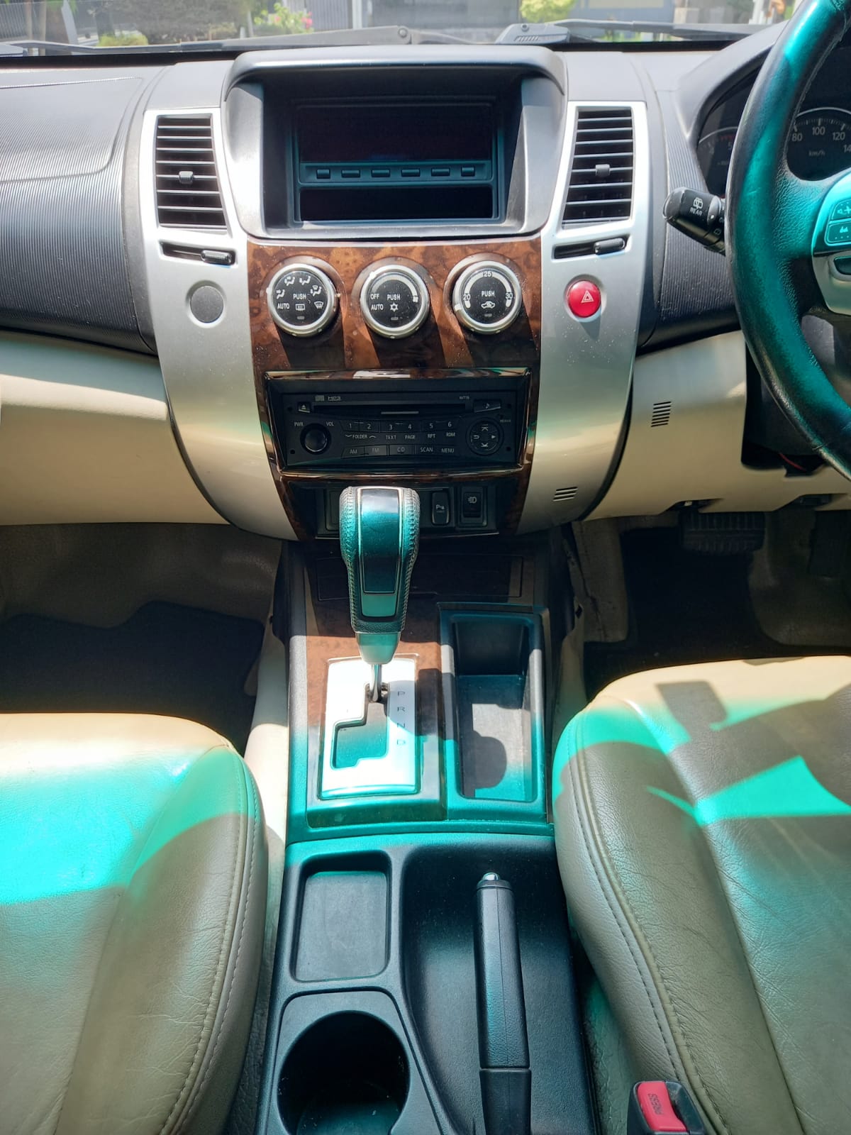 2011 Mitsubishi Pajero Sport  2011 Mitsubishi Pajero Sport