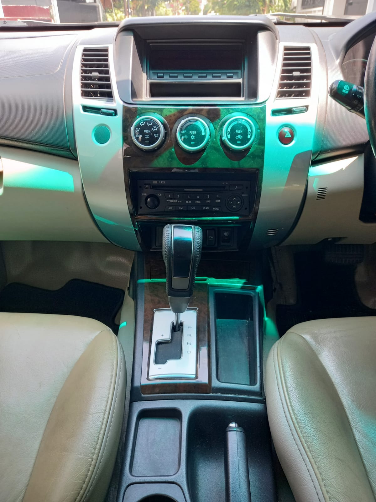 2011 Mitsubishi Pajero Sport  2011 Mitsubishi Pajero Sport