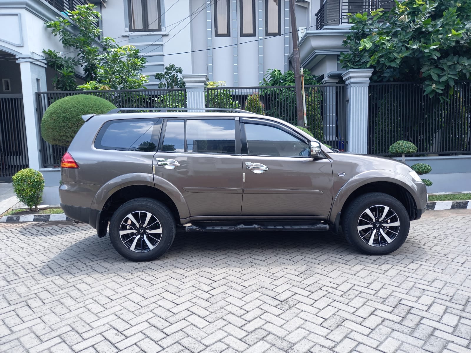 2011 Mitsubishi Pajero Sport  2011 Mitsubishi Pajero Sport