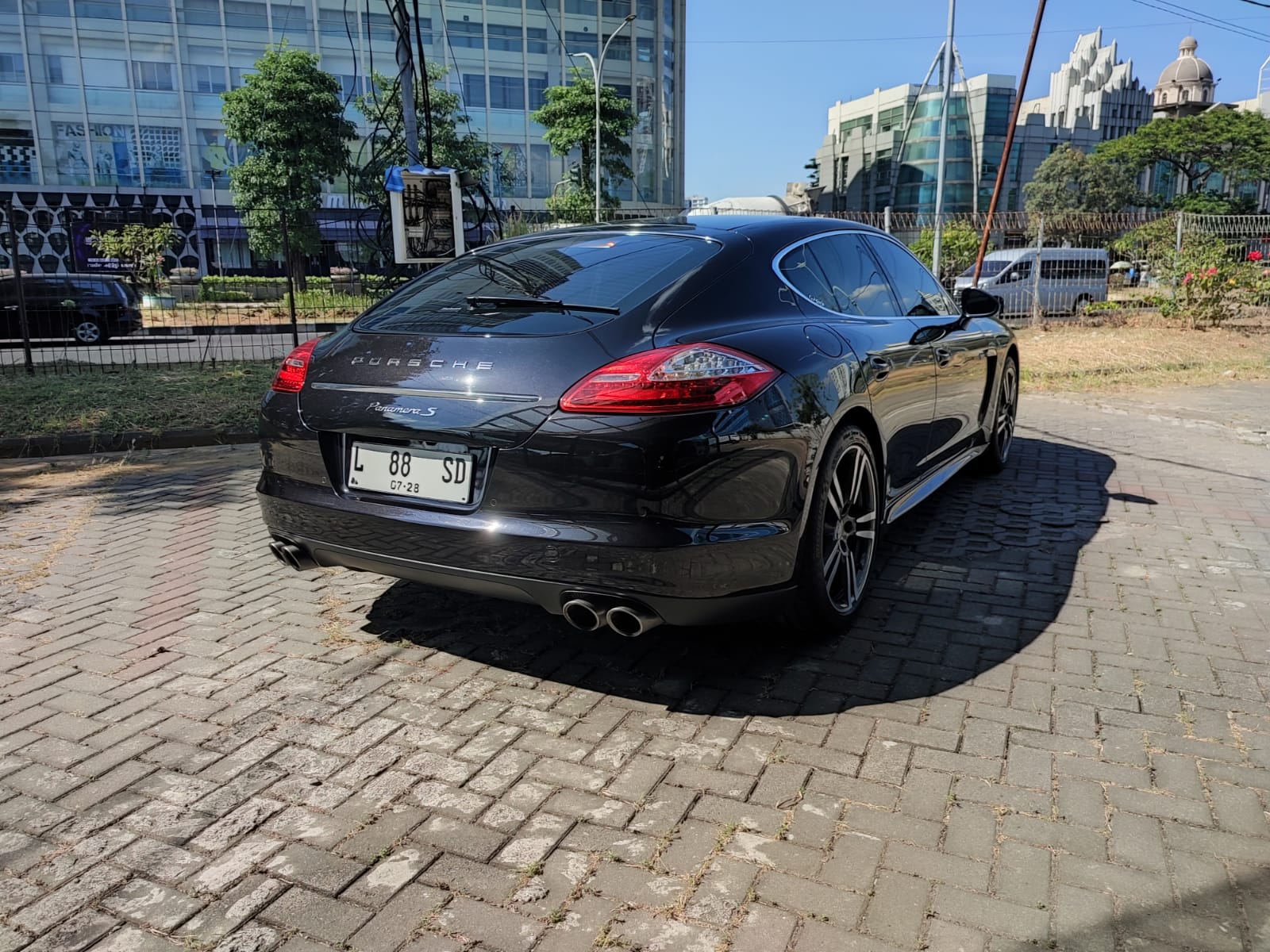 2013 Porsche Panamera S E-Hybrid 2013 Porsche Panamera S E-Hybrid