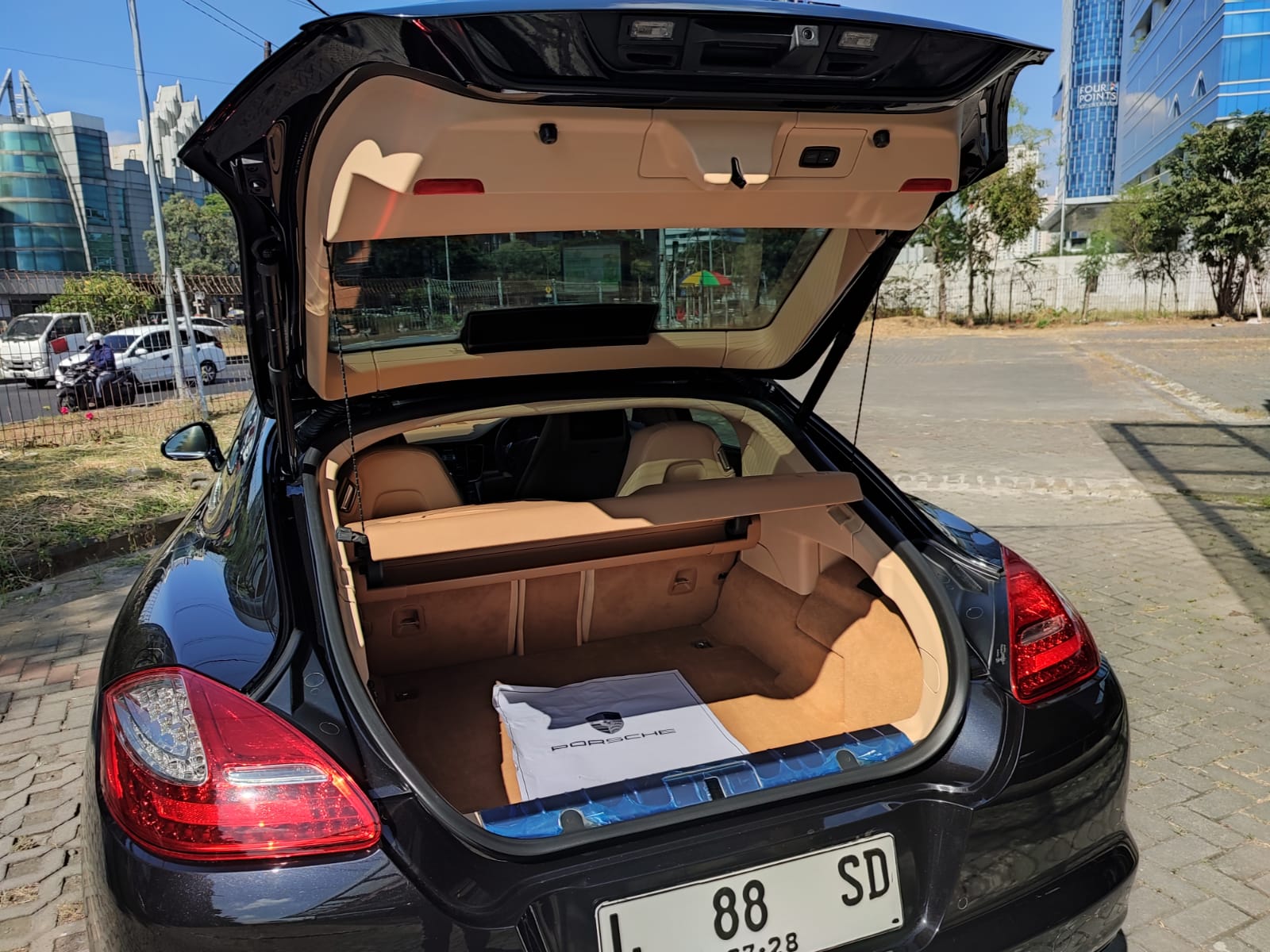 2013 Porsche Panamera S E-Hybrid 2013 Porsche Panamera S E-Hybrid