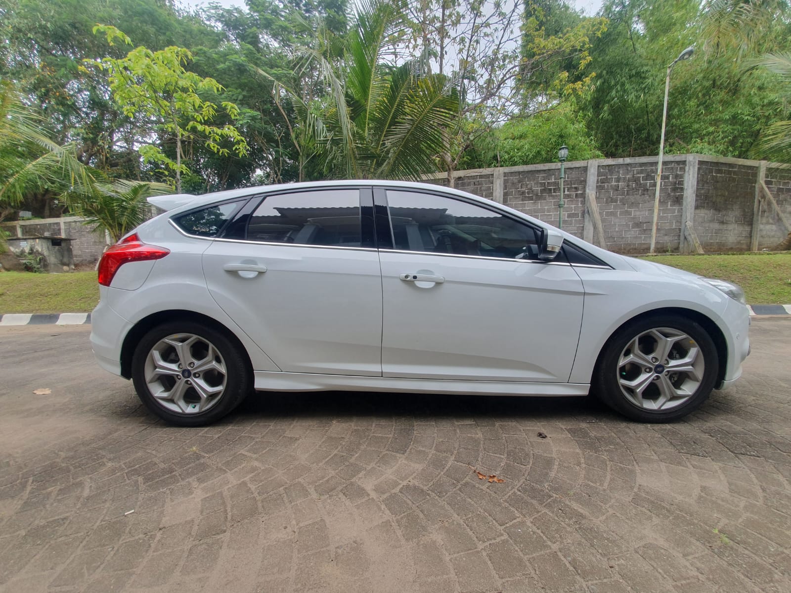 2013 Ford Focus 2.0 SPORTY AT 2013 Ford Focus 2.0 SPORTY AT
