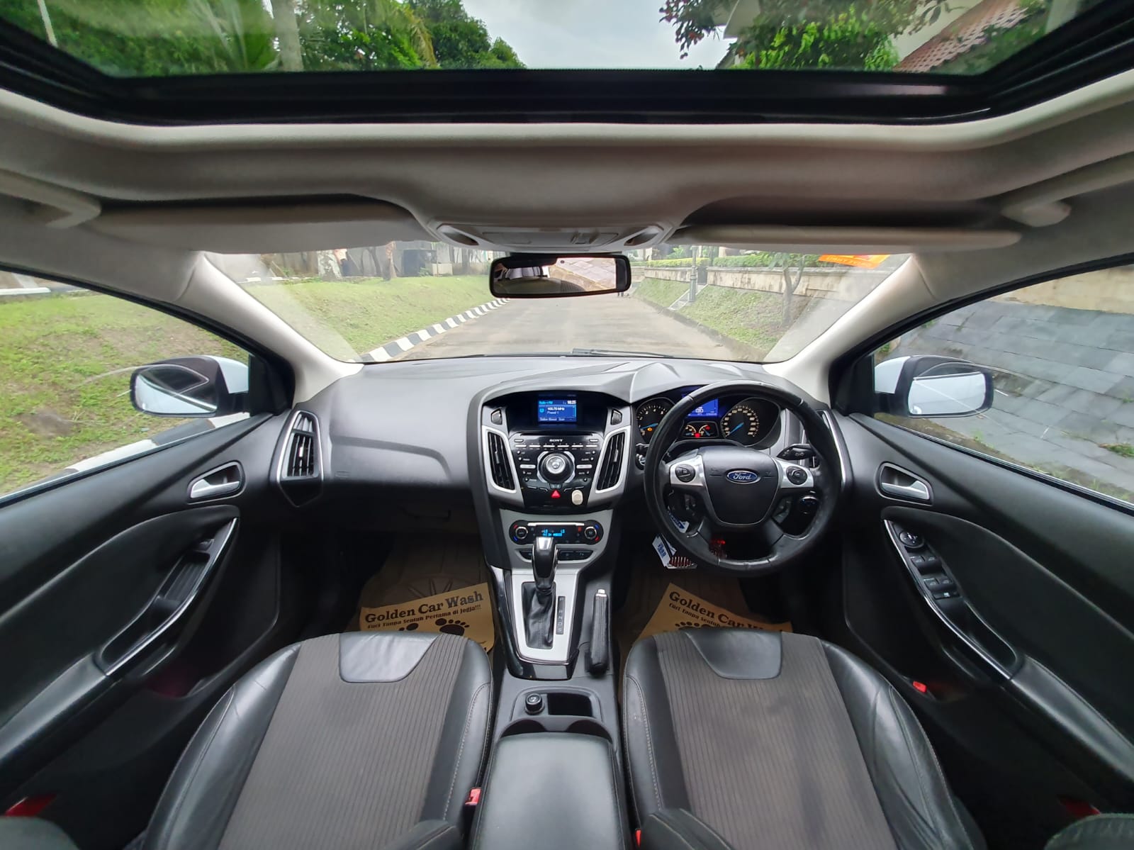 2013 Ford Focus 2.0 SPORTY AT 2013 Ford Focus 2.0 SPORTY AT