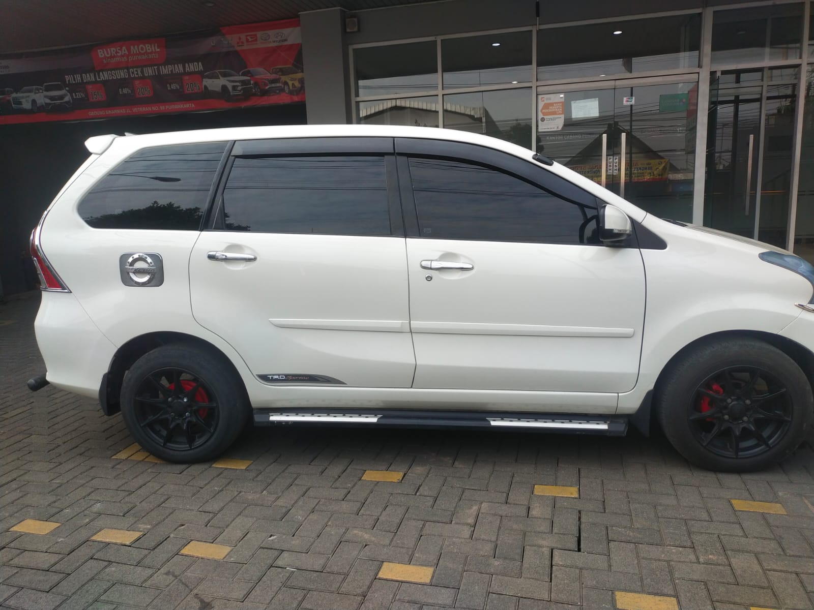 2013 Daihatsu Xenia 2013 Daihatsu Xenia