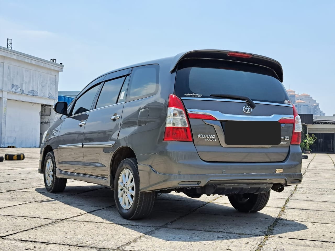 2014 Toyota Kijang Innova V Luxury A/T Gasoline V Luxury A/T Gasoline tua