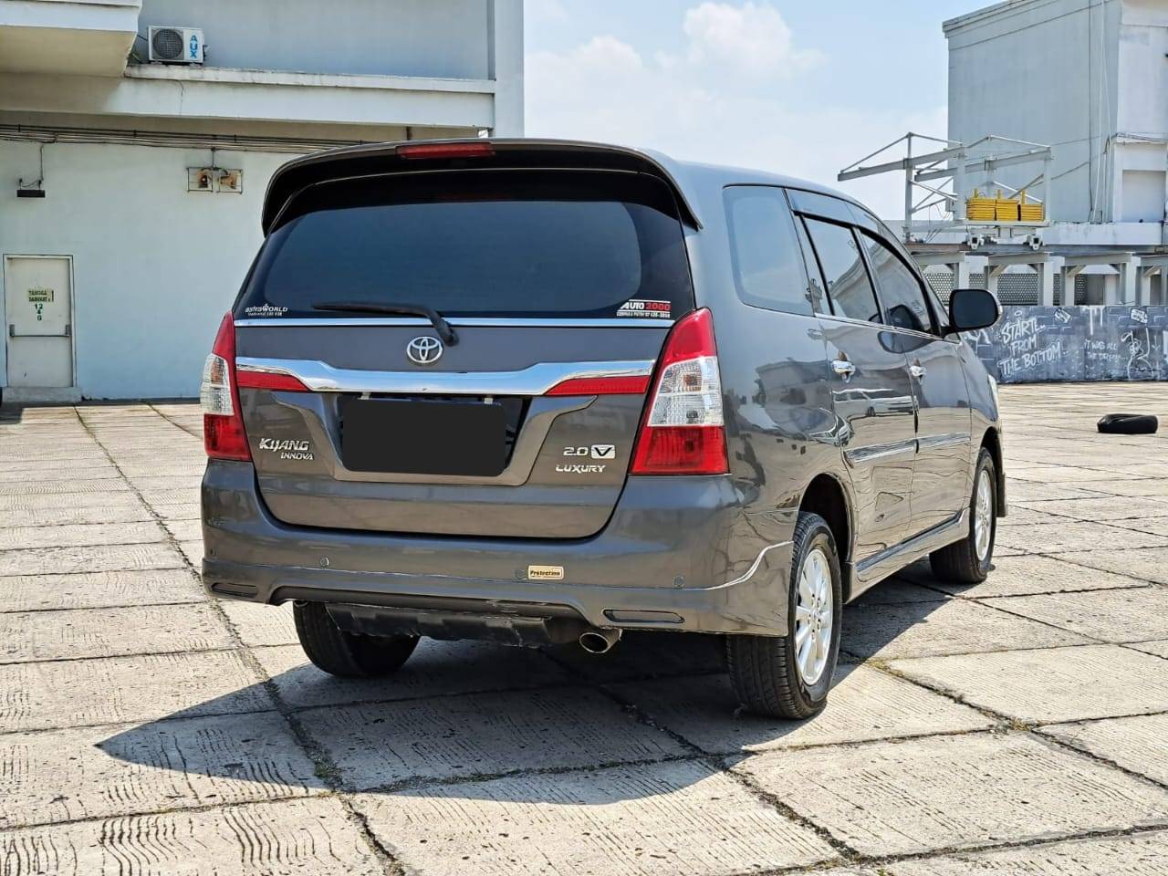 Dijual 2014 Toyota Kijang Innova V Luxury A/T Gasoline V Luxury A/T Gasoline Bekas