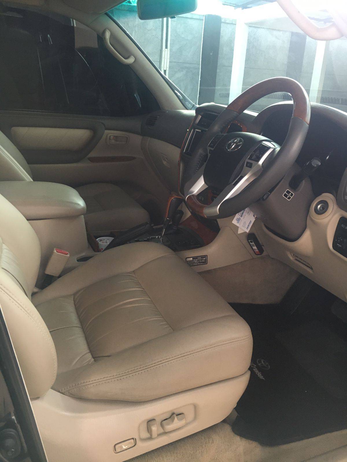 Old 2005 Toyota Land Cruiser  100 VX STANDARD 4.2 AT DIESEL 100 VX STANDARD 4.2 AT DIESEL