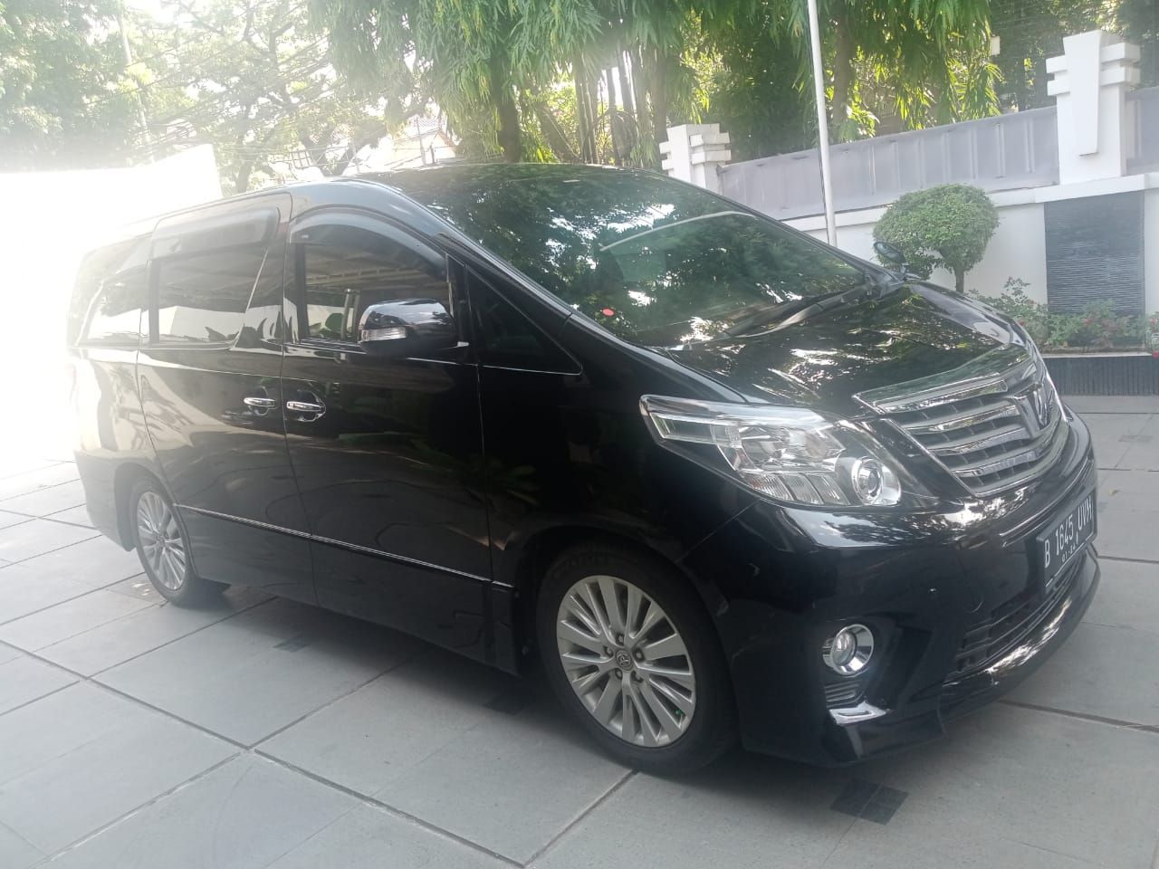 Second Hand 2014 Toyota Alphard Second Hand 2014 Toyota Alphard