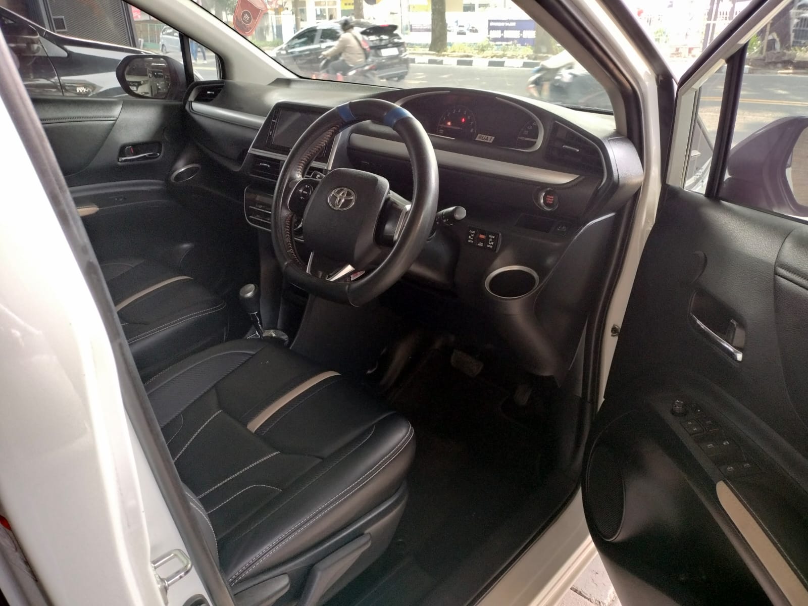 2016 Toyota Sienta 2016 Toyota Sienta