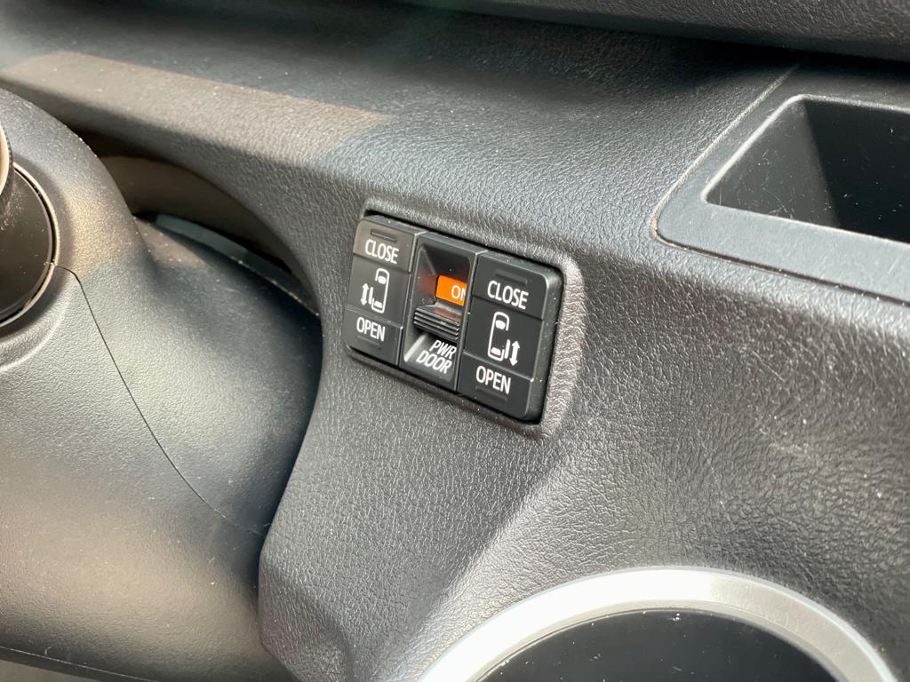 2017 Toyota Sienta 2017 Toyota Sienta