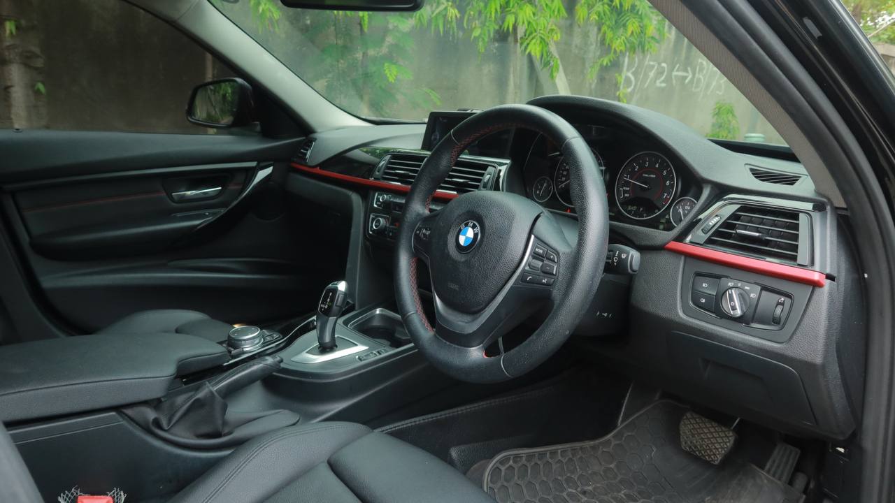 Dijual 2015 BMW 3 Series Sedan 320i Sport 320i Sport Bekas