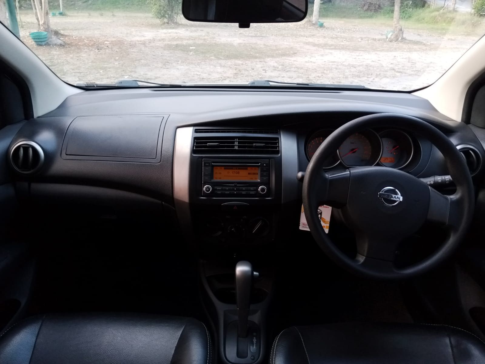 Second Hand 2012 Nissan Grand Livina Second Hand 2012 Nissan Grand Livina