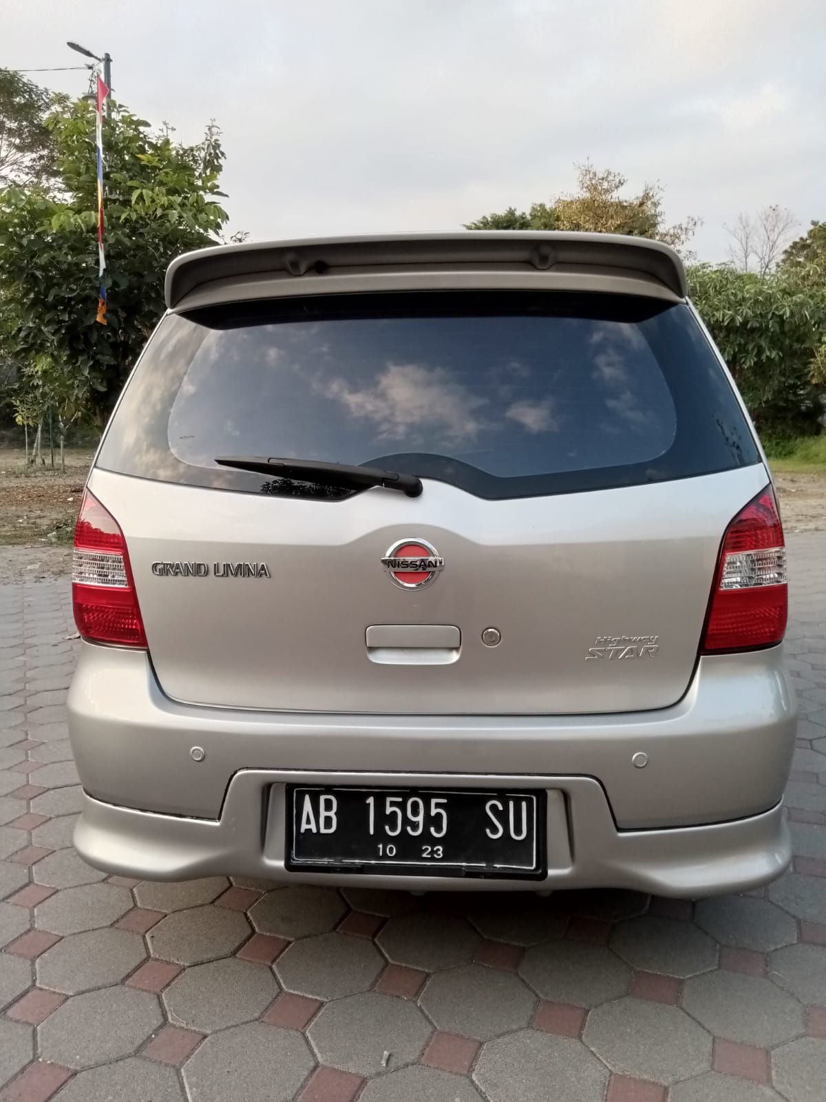 2012 Nissan Grand Livina 1.5 HWS CVT 2012 Nissan Grand Livina 1.5 HWS CVT