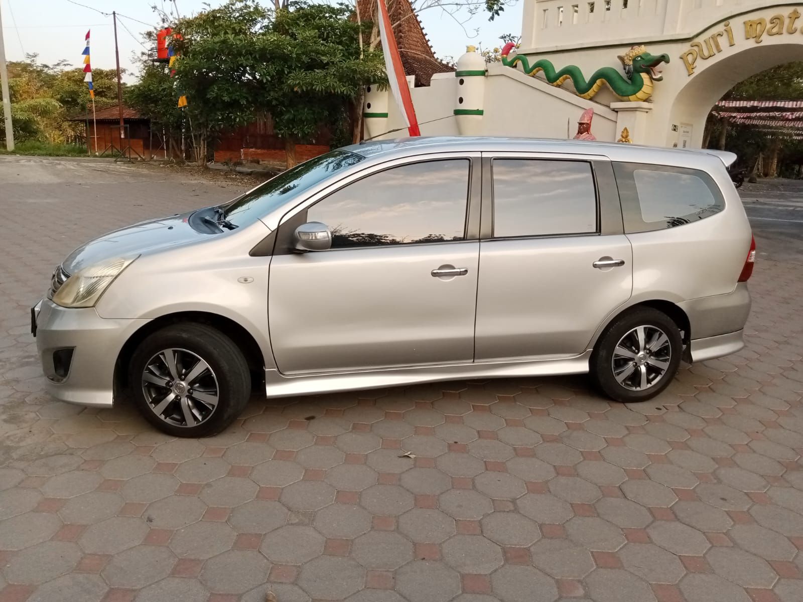 2012 Nissan Grand Livina 1.5 HWS CVT 2012 Nissan Grand Livina 1.5 HWS CVT