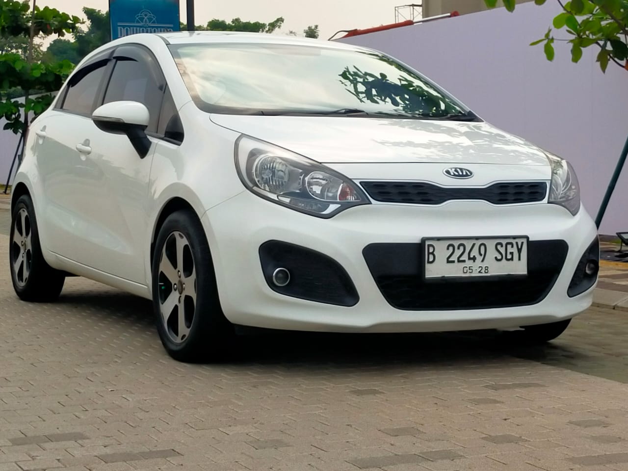 2013 Kia Rio Bekas 2013 Kia Rio Bekas