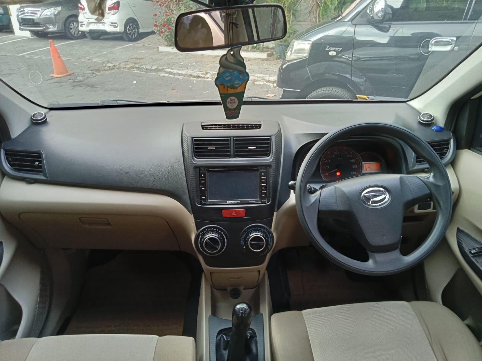 2012 Daihatsu Xenia 2012 Daihatsu Xenia